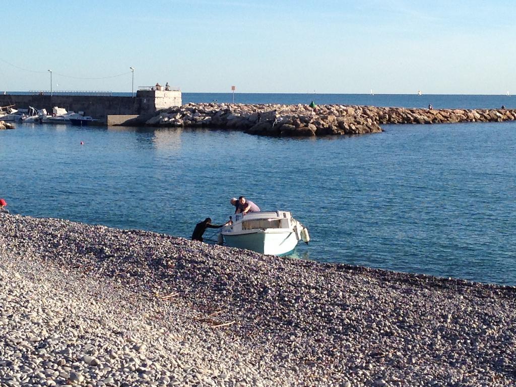Bed and Breakfast Petite Fleur d'Azur Cagnes-sur-Mer Exterior foto